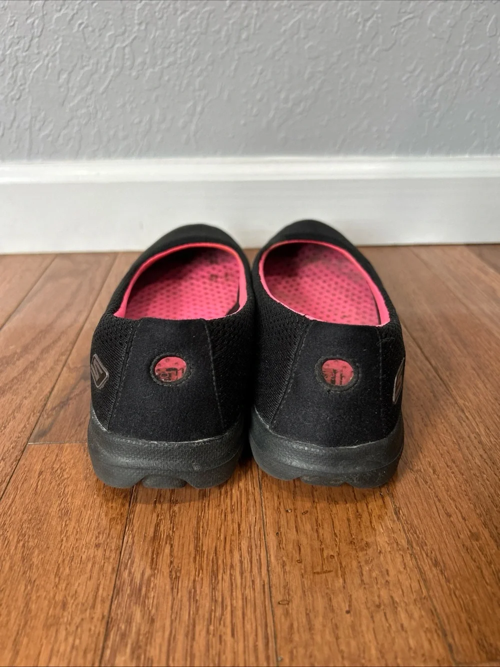 Skechers On The Go Ritz Walking Shoes Slip On Sneakers Women’s Size 8.5 Black